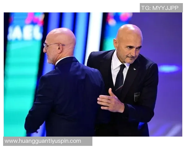 意大利国家队主帅斯帕莱蒂现场观赛ATP总决赛与冠军辛纳亲密合影 意大利国家队主帅斯帕莱蒂现场观赛ATP总决赛与冠军辛纳亲密合影