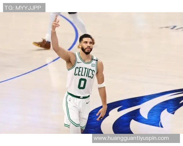 塔图姆分享惊艳扣篮视频引发热议鞋子成关键因素引发讨论